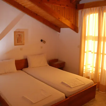 Barbara & 2* Svoronata